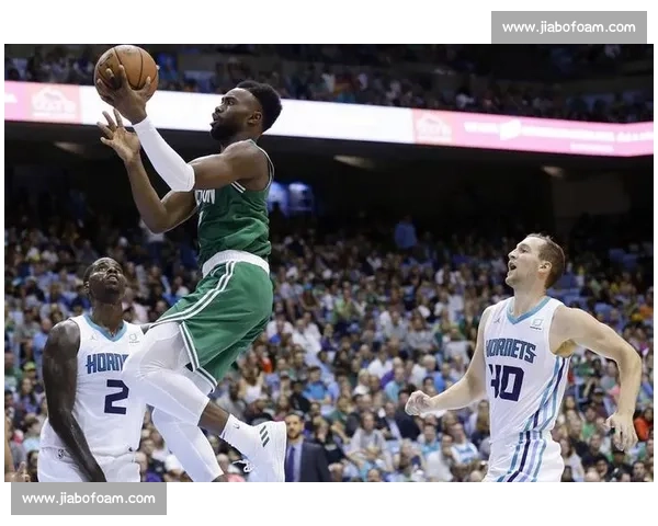 两双收割机！凯尔威尔季前赛爆发，冲击 MIP